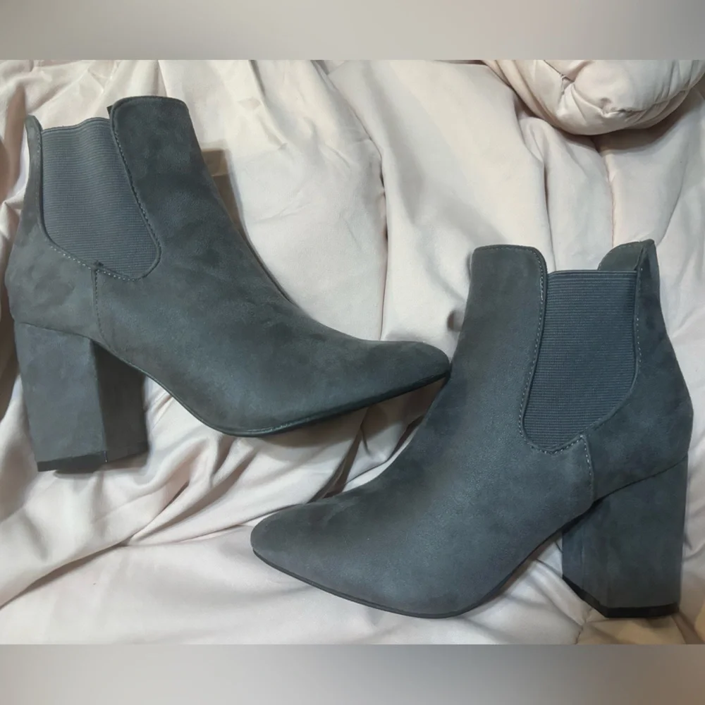 Grey suede heel booties - Picture 1 of 5